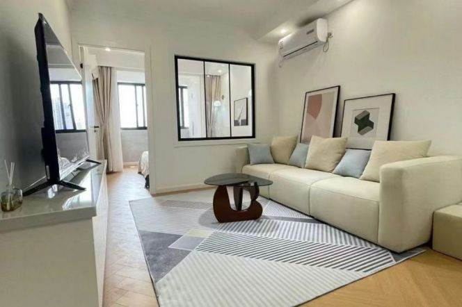 Elevator Spacious 1Br/2Lr/1Bt Close to L2/3/4 Zhongshan Park Station 