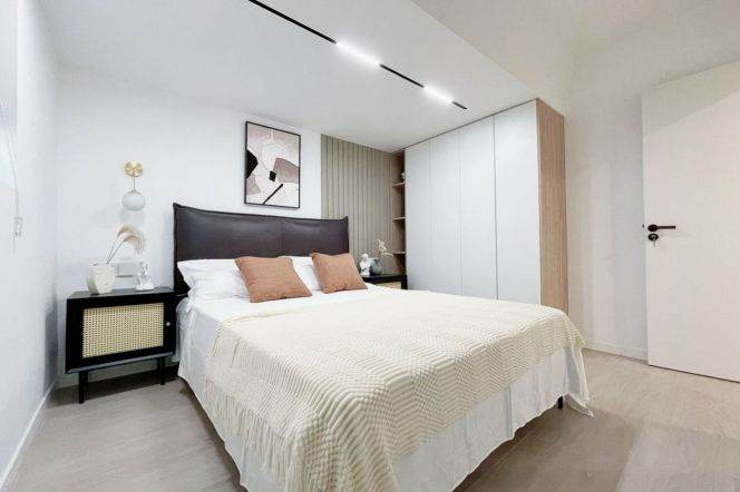 80 sqm 1 br Apt &elevator &oven/L2 loushanguan rd only 7.2K