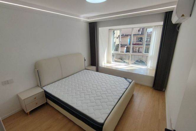 Newly Renovated Elevator 2Br/2Lr/1Bt@L1/2/8 People’s Square Station 