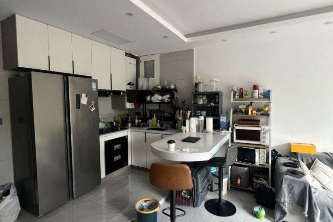 Epic Balcony & Modern Space 