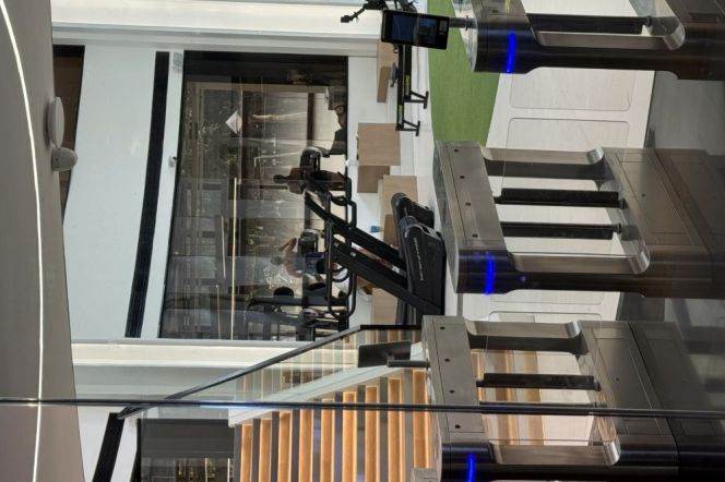 brand new big 1 bedrooms floor heating nice view in Zhong shan park 17K