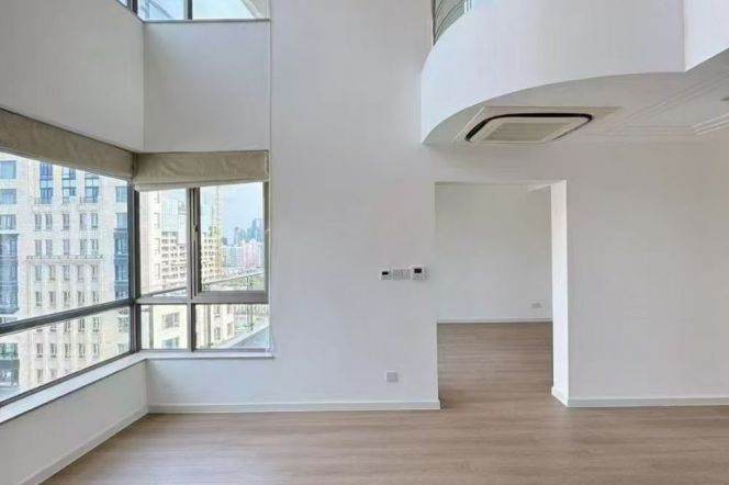 super modern  4brs penhouse floor heating nice terrace in Xintiandi 