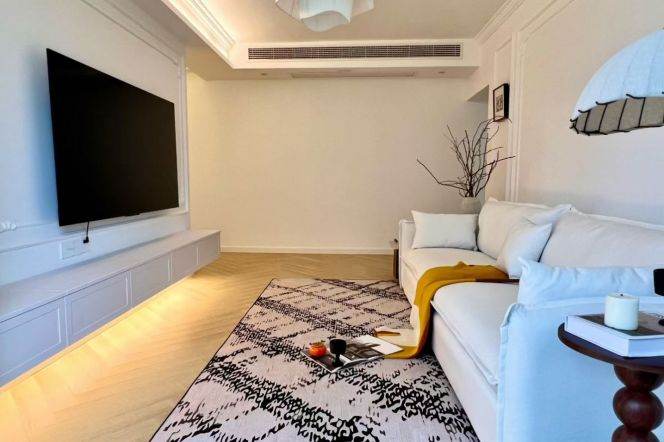 Newly Renovated Elevator 2Br/2Lr/1Bt Close to L3/4/11/14 Caoyang Rd Station 