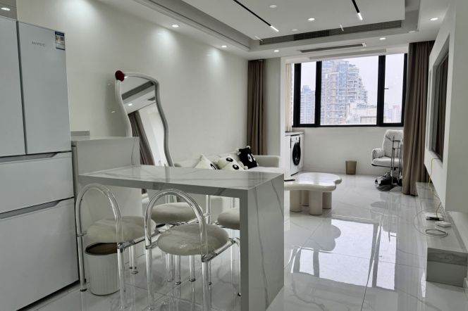 Modern 1Br 70Sqm +elevator /Balcony/Wuning rd & Caoyang rd Metro L13&14