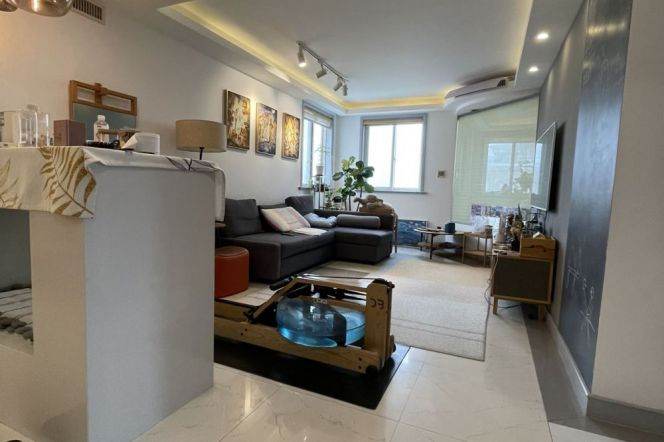 Cozy 3brs 2bathrooms with Large Terrace Nr L15 yaohong rd sta