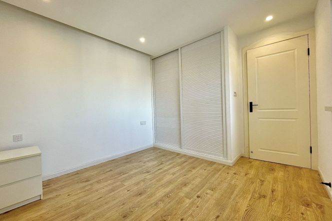 nice 2brs Nr north Zhongshan road M1