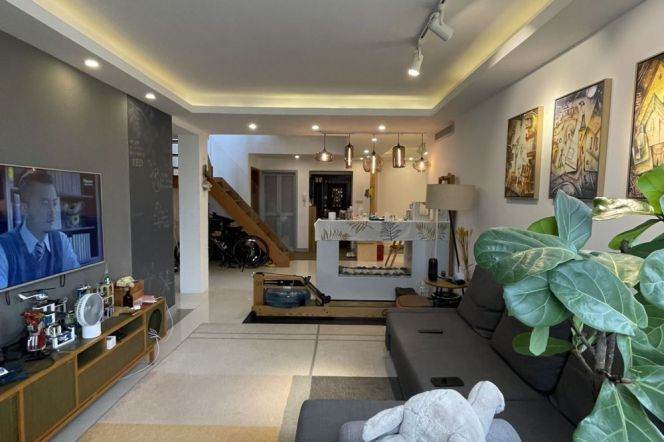 Cozy 3brs 2bathrooms with Large Terrace Nr L15 yaohong rd sta