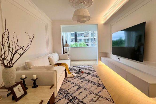 Newly Renovated Elevator 2Br/2Lr/1Bt Close to L3/4/11/14 Caoyang Rd Station 