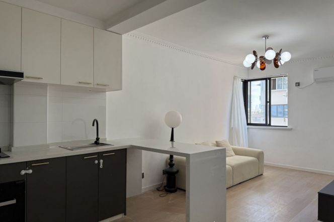 1BR Hengshan Rd /  Spacious / Bright / Modern/ Quiet / elevator