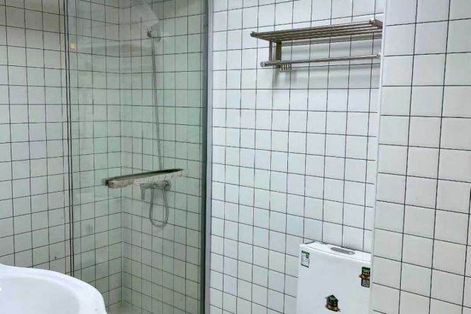 MASTER BEDROOM IN WEST NANJING ROAD