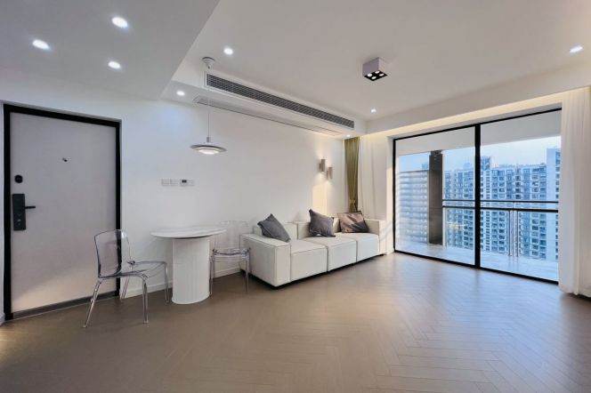 High rise 1br with balcony near Zhongshan Park