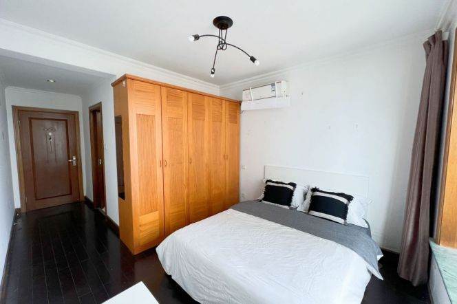 Jingan district,master bedroom near Hanzhong rd,bright and cozy,long/short term ok