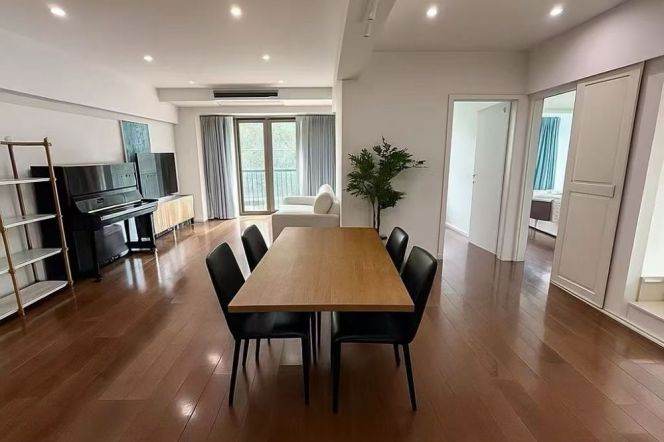 3+1 Rooms, 2 Baths, with Open balcony, 150 sqm West jianguo/Wulumuqi@Zhaojiabang L7&9