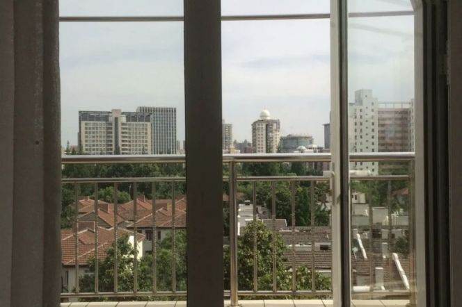 duplex 3brs wall radiator open balcony on central Heng shan road line 1 Shanghai library 