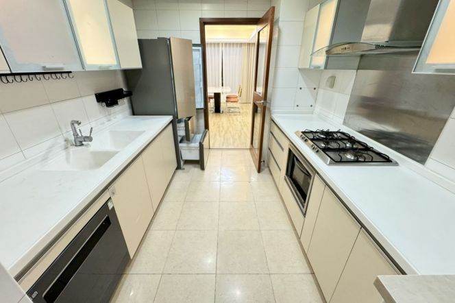 modern 4brs open balcony in best apartment compound Hong qiao 26.8K