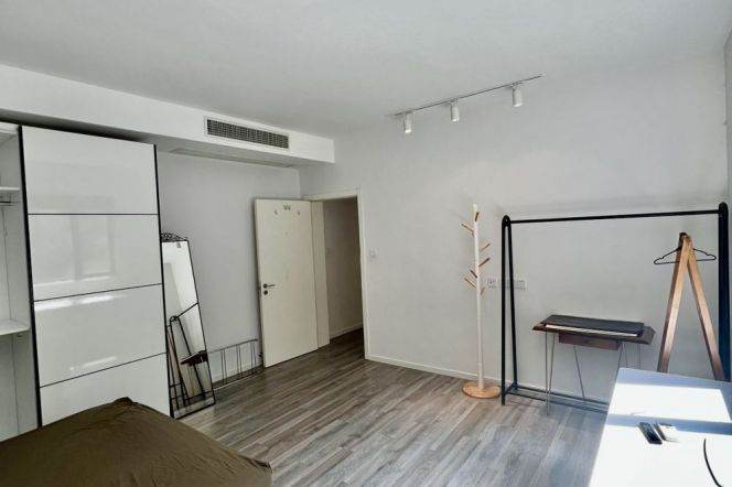 Beautiful & good price 1Br, right @ Bund,BFC