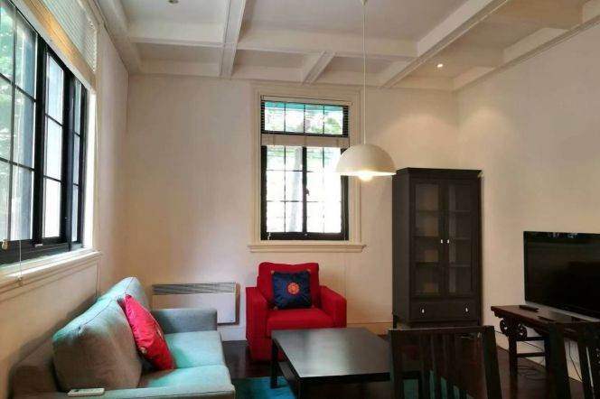 IAPM one bedroom apt+wall heating+dishwasher+oven@ Huaihai Rd(M)