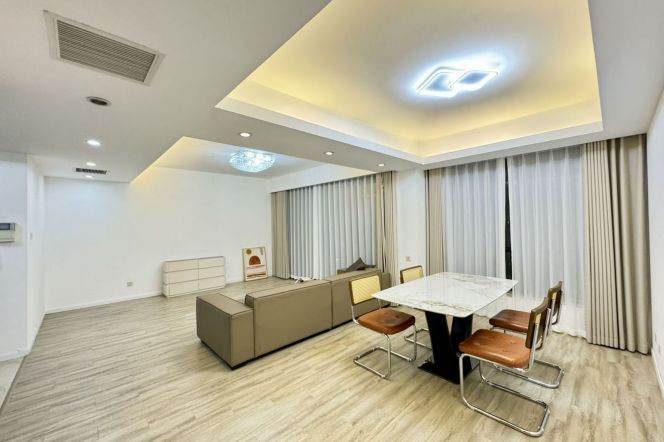 modern 4brs open balcony in best apartment compound Hong qiao 26.8K