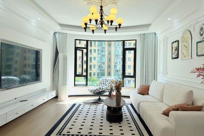 3BR 2BA Great compound /  Spacious / Bright / Modern/ Quiet / Parking available /Good view/ elevator