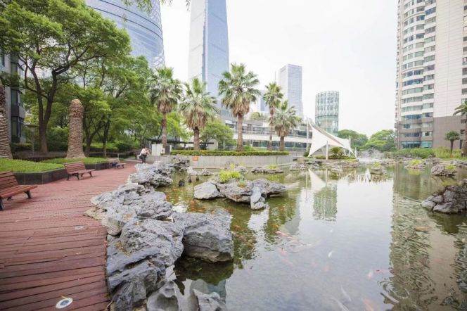 modern big 3brs balcony nice view in top 5 compound  Lujiazui Huang pu river IFC 