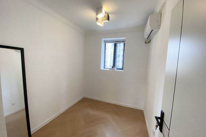 2B,French window， Nr Changping road station，L7