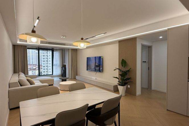 brand new 3brs floor heating brand new furniture in Zhong shan park line 2,3,4