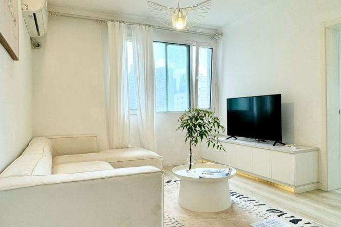 elevator 2brs 1lr with bathtub Nr L11/13