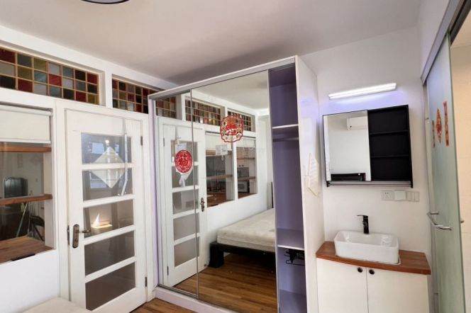 2brs1lr2baths/Yueyang Rd/big living room/bright