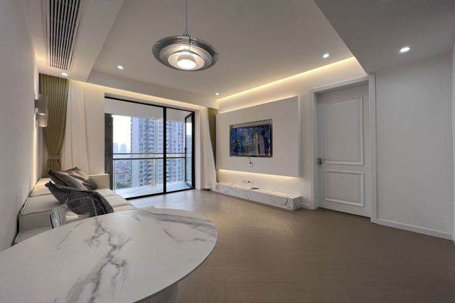 1 Big Br, 1 Living room with Open Balcony, Gym/Swimming pool, 80 sqm @ Loushanguan L2