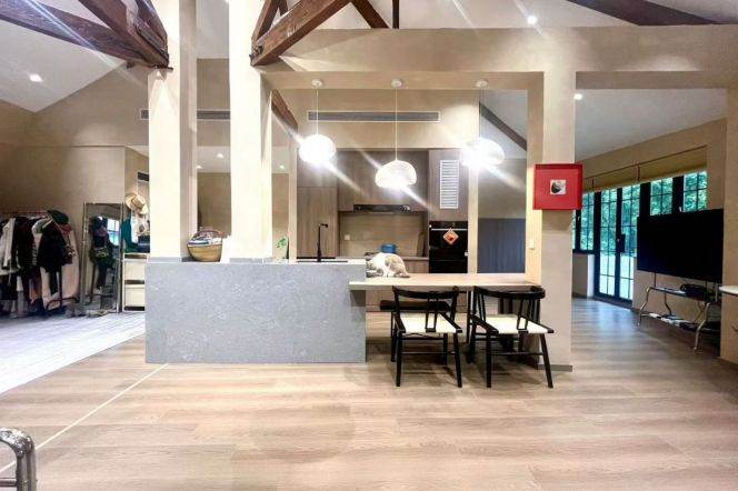 Huge 1br with terrace&balcony near Hengshan Road