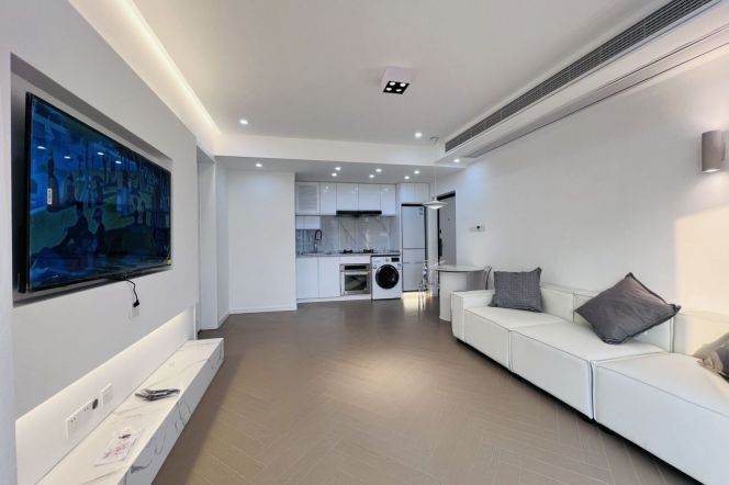 1 Big Br, 1 Living room with Open Balcony, Gym/Swimming pool, 80 sqm @ Loushanguan L2