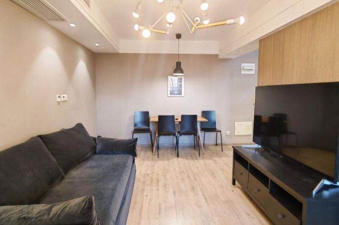 Modern 1 br with floor heating+open view near Shanghai Library. 2 min to L 1 HengShan Rd St.