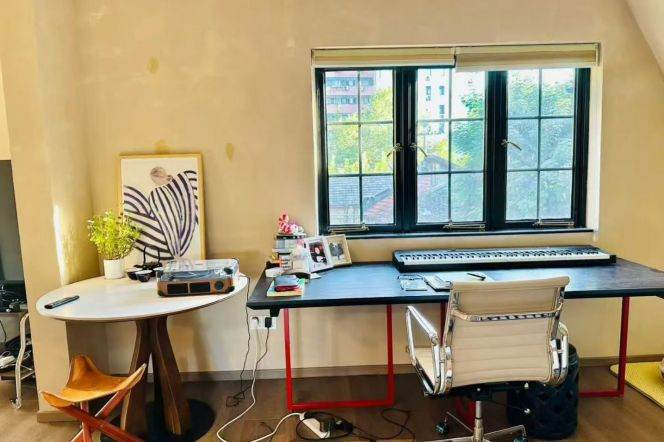 Huge 1br with terrace&balcony near Hengshan Road