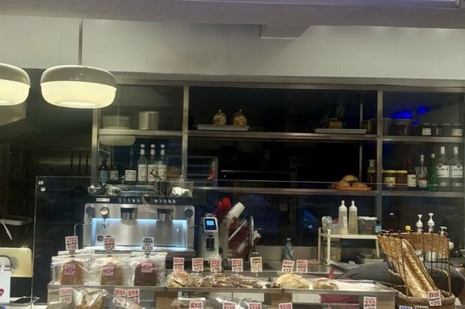 Streetfront Light Meal Shops nr Jing’An Temple M2/7/14