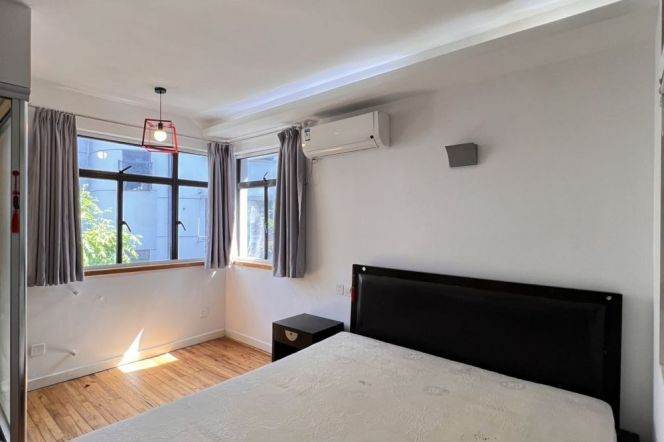 2brs1lr2baths/Yueyang Rd/big living room/bright