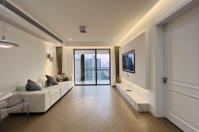 1 Big Br, 1 Living room with Open Balcony, Gym/Swimming pool, 80 sqm @ Loushanguan L2