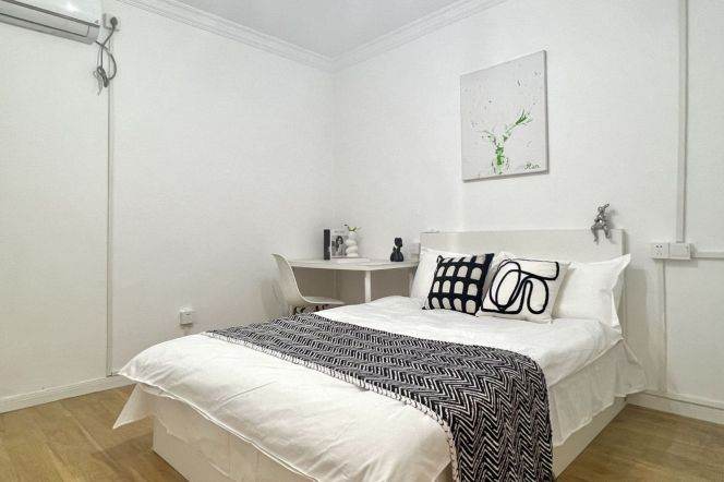 Changning district,cozy room near Zhongshan park,with balcony,SJTU/ECNU