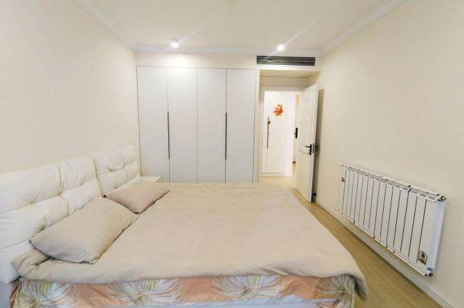 Spacious 1 br with big yard in Xuhui.easy to L 11/12 LongHua St.+ L 7/12 LongHua Rd(M) St.