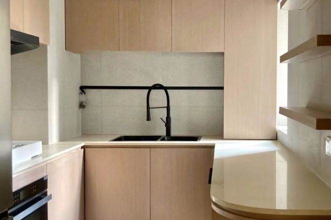 Nanjing West Road Elevator building, large 3-bedroom apartment, quality floor heating configuration