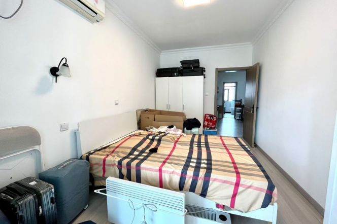 Suzhou creek 2 br high rise/nice compound only 11K