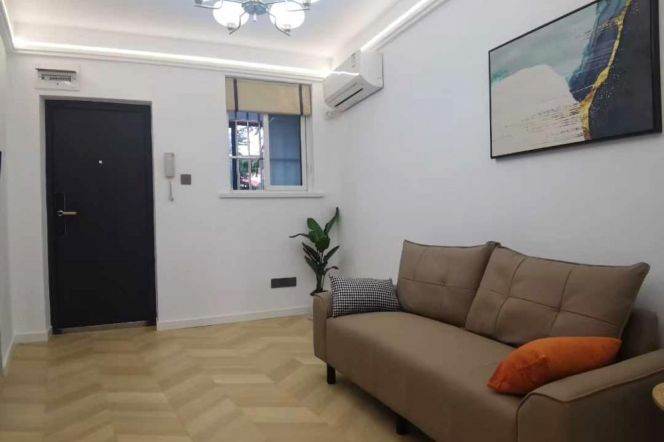 Loushanguan rd 1br 1lr@L2/15,elevator/cozy&clean/bright room