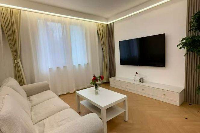 Double south-facing w elevator 1br-line 11/14