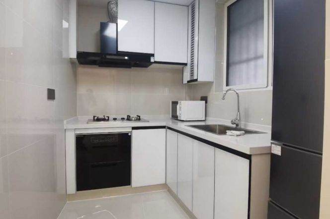 Loushanguan rd 1br 1lr@L2/15,elevator/cozy&clean/bright room