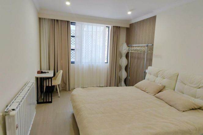 Spacious 1 br with big yard in Xuhui.easy to L 11/12 LongHua St.+ L 7/12 LongHua Rd(M) St.