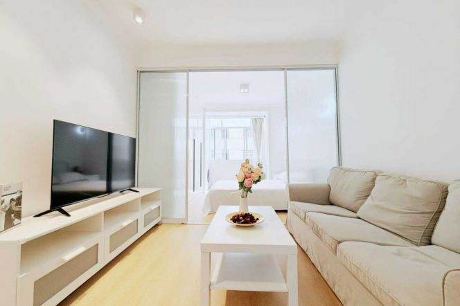 Caoyang rd 1BR 1LR@L3/4/11/14,bright room/balcony/nice location