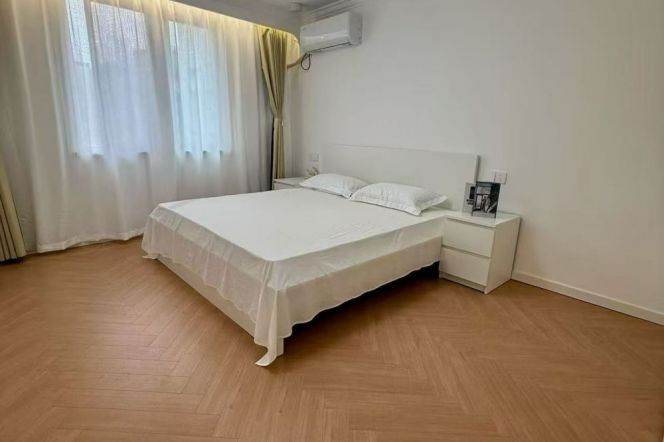 Double south-facing w elevator 1br-line 11/14