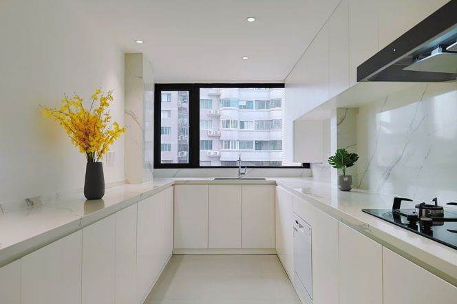 modern 3brs floor heating modern furniture nice kitchen near Zhong shan park line 2,3,4