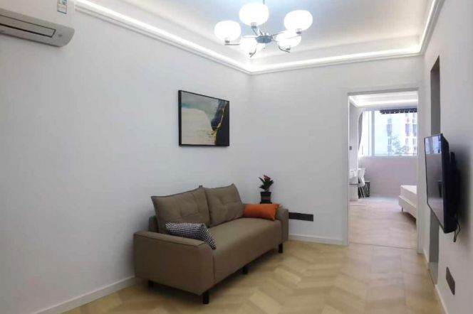 Loushanguan rd 1br 1lr@L2/15,elevator/cozy&clean/bright room