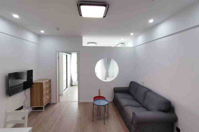 Changshou rd 1br 2lr@L7/13,elevator/brand furniture/nice location