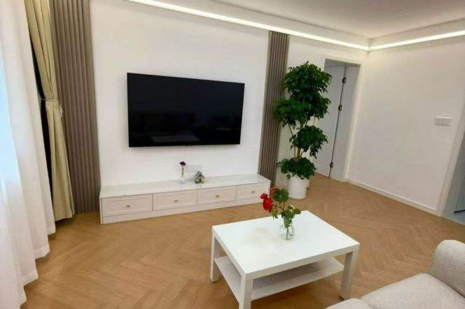 Double south-facing w elevator 1br-line 11/14